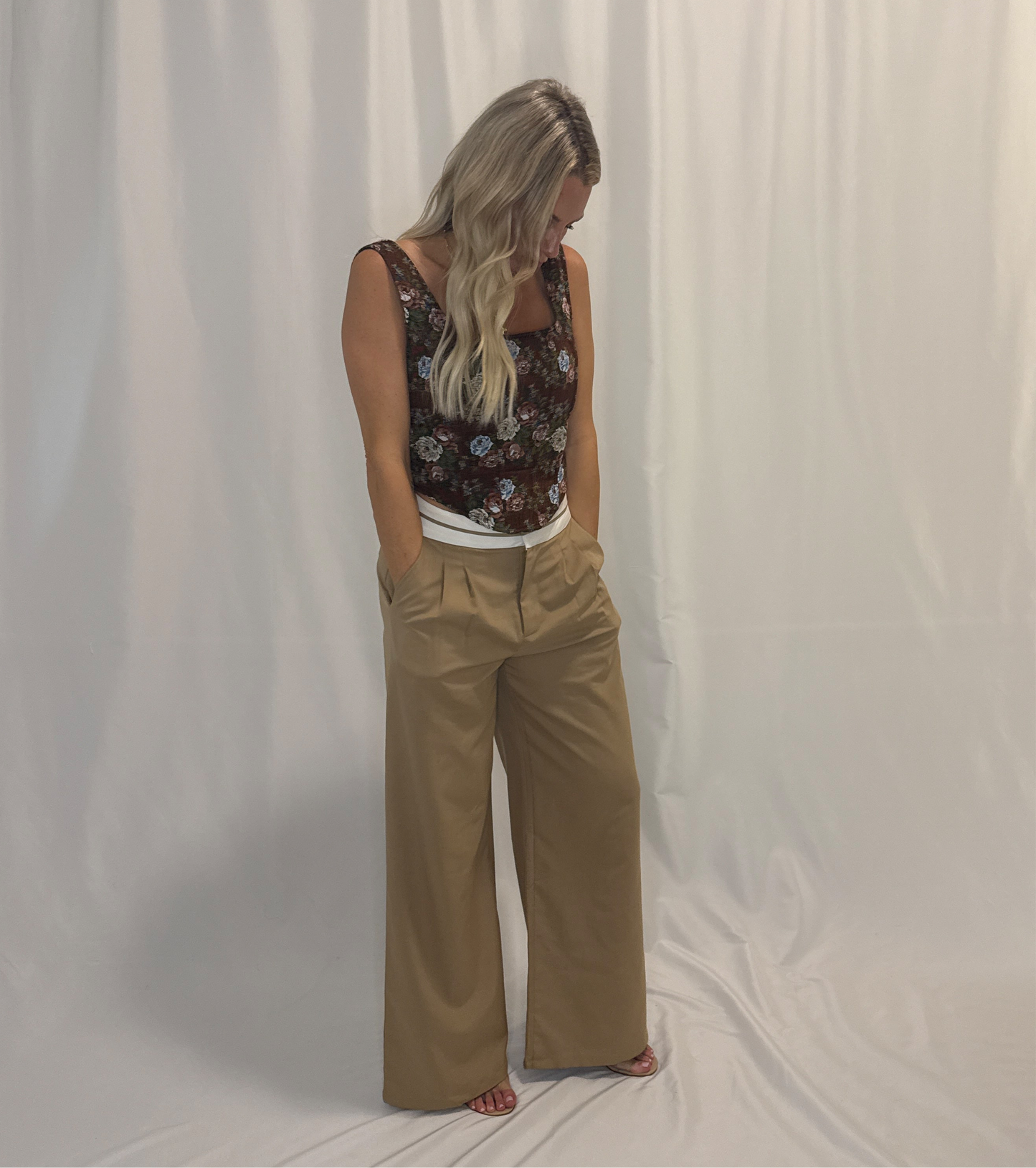 Minimalistic Contrast Waistband Pleated Trouser Pants