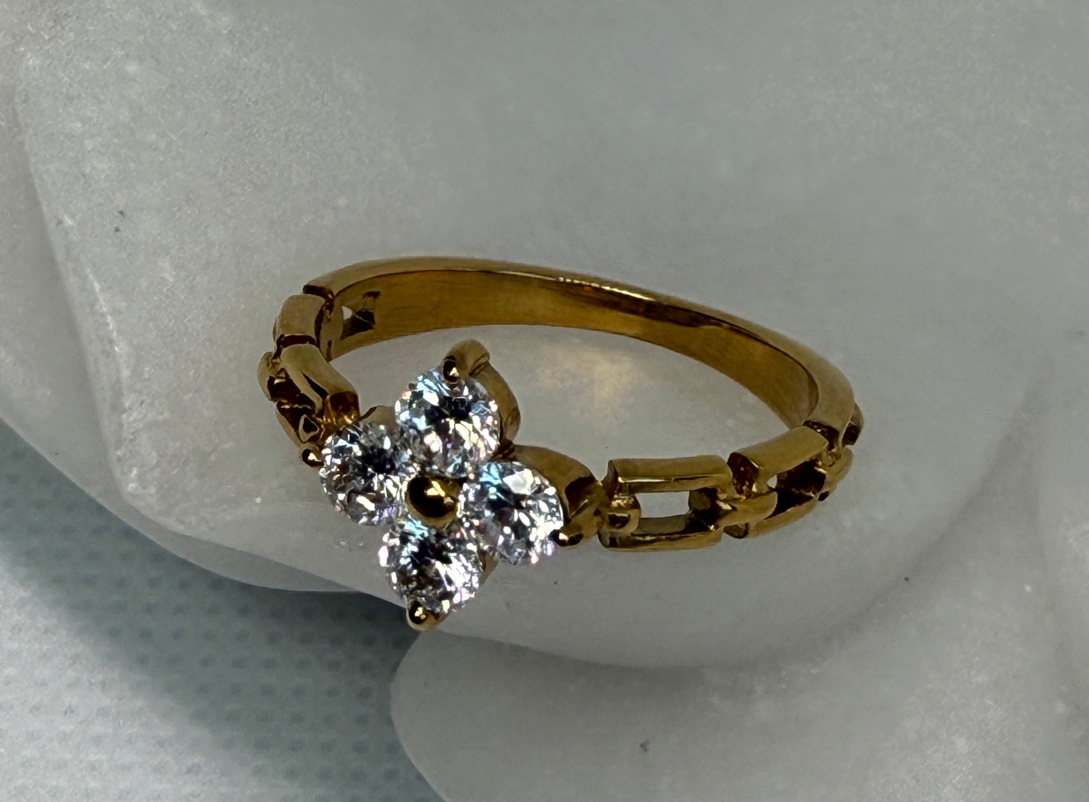 Finn 18K Gold Non-Tarnish Flower Chain Ring