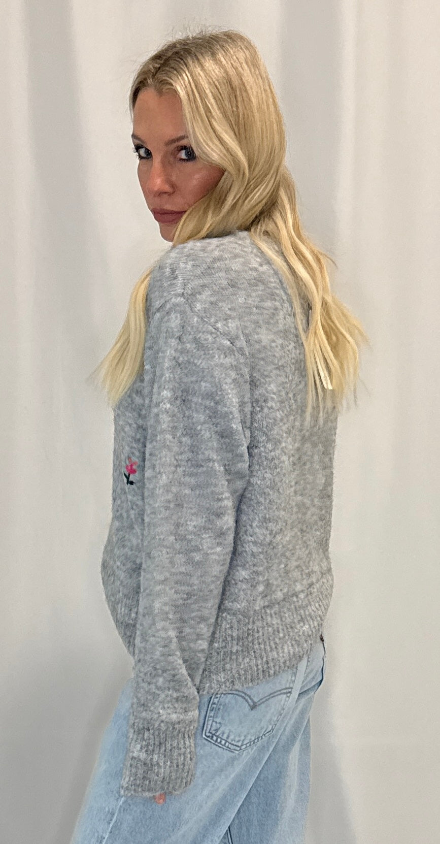 FLOWER EMBROIDERED SWEATER TOP