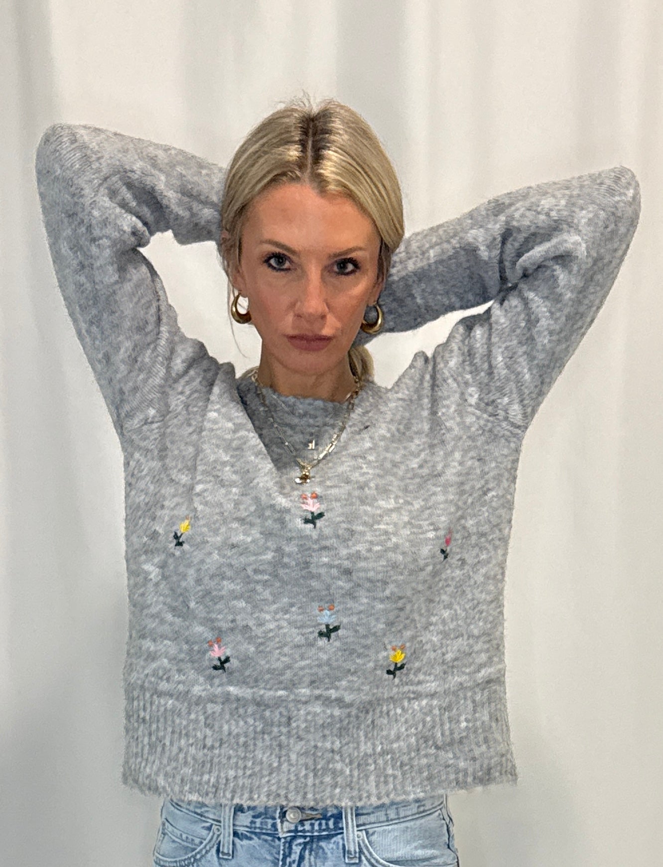 FLOWER EMBROIDERED SWEATER TOP