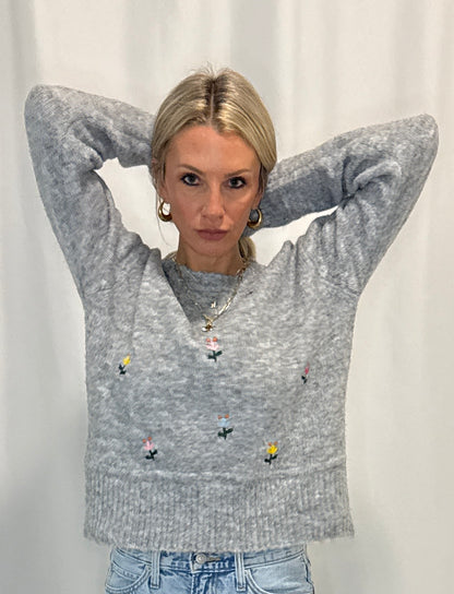 FLOWER EMBROIDERED SWEATER TOP