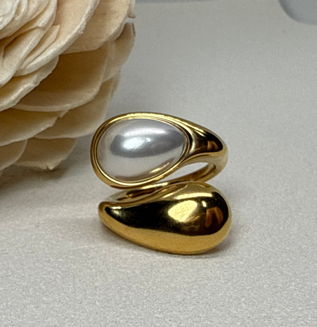 Sloan 18K Gold Non-Tarnish Pearl Wavy Ring