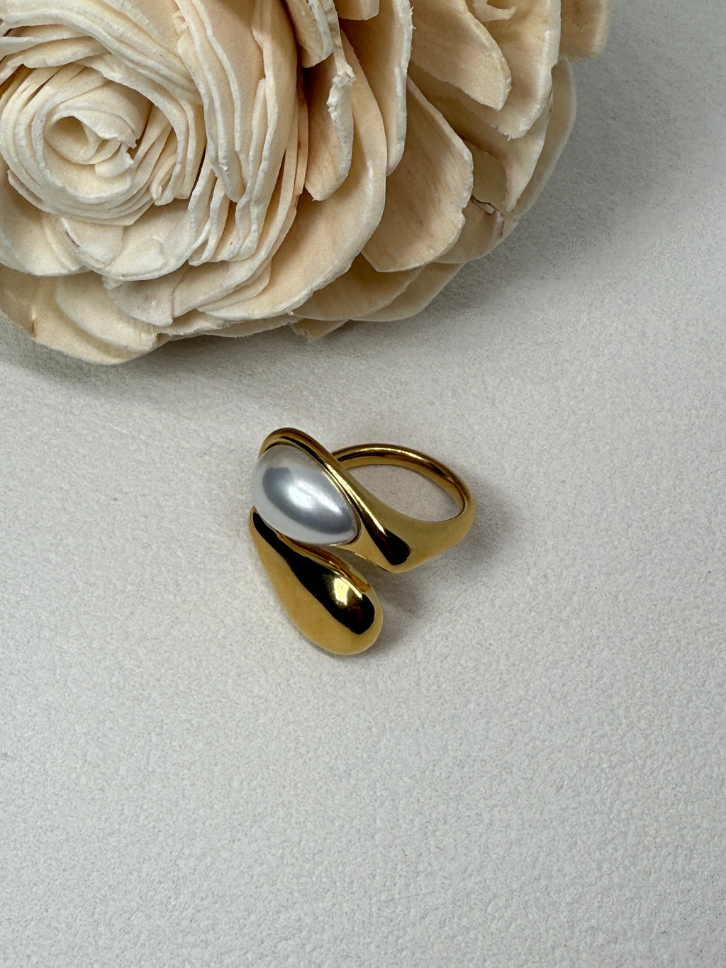 Sloan 18K Gold Non-Tarnish Pearl Wavy Ring