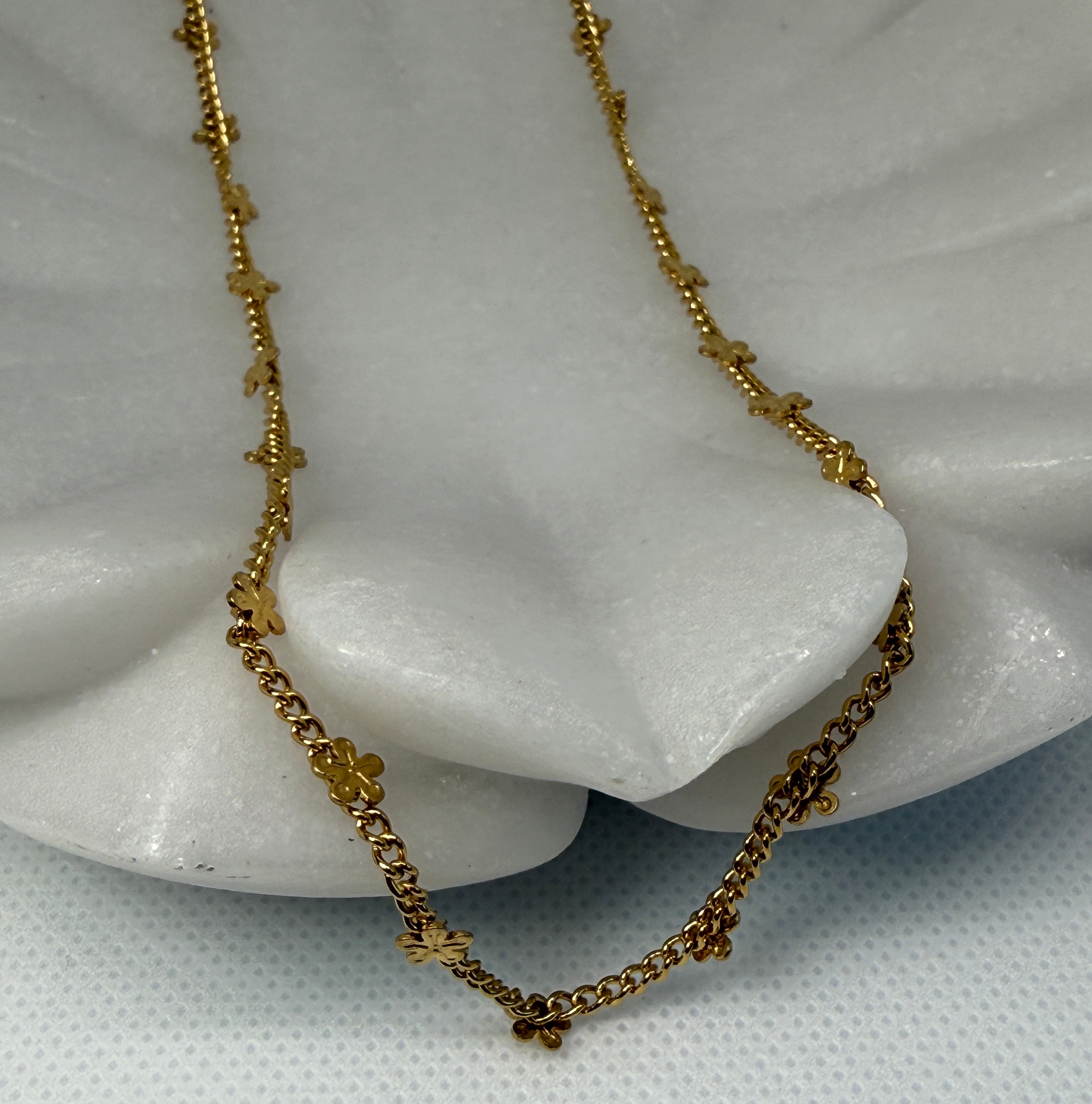 Haisley 18K Gold Non-Tarnish Dainty Flower Chain Necklace