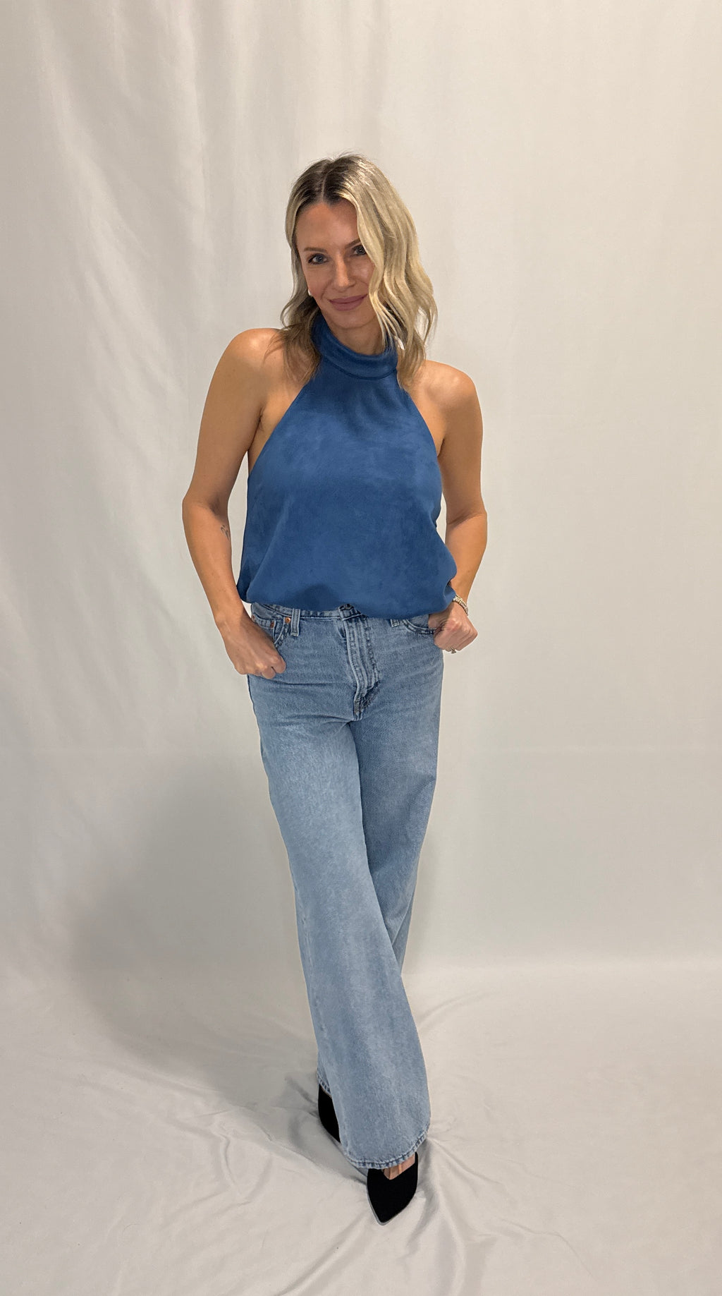 HALF MOCK NECK BUBBLE HEM SUEDE TOP