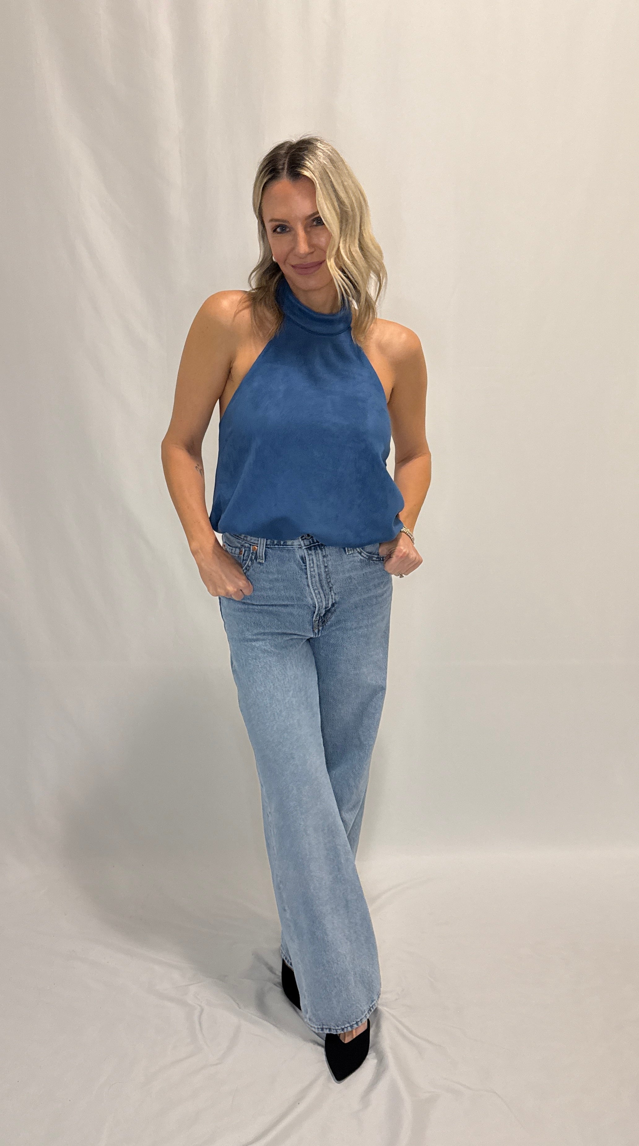 HALF MOCK NECK BUBBLE HEM SUEDE TOP