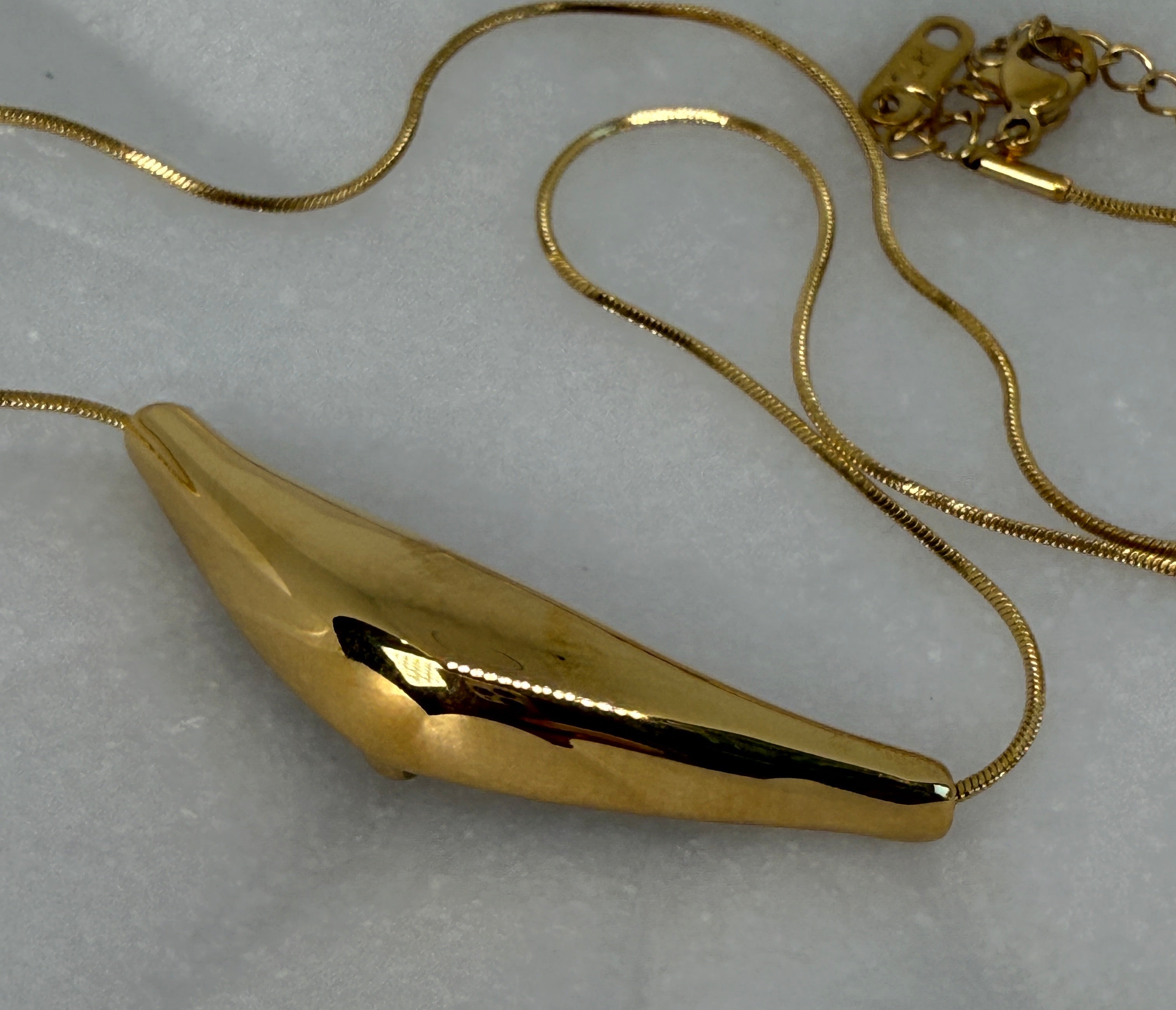 Cendre 18K Gold Non-Tarnish Curve Sweater Necklace