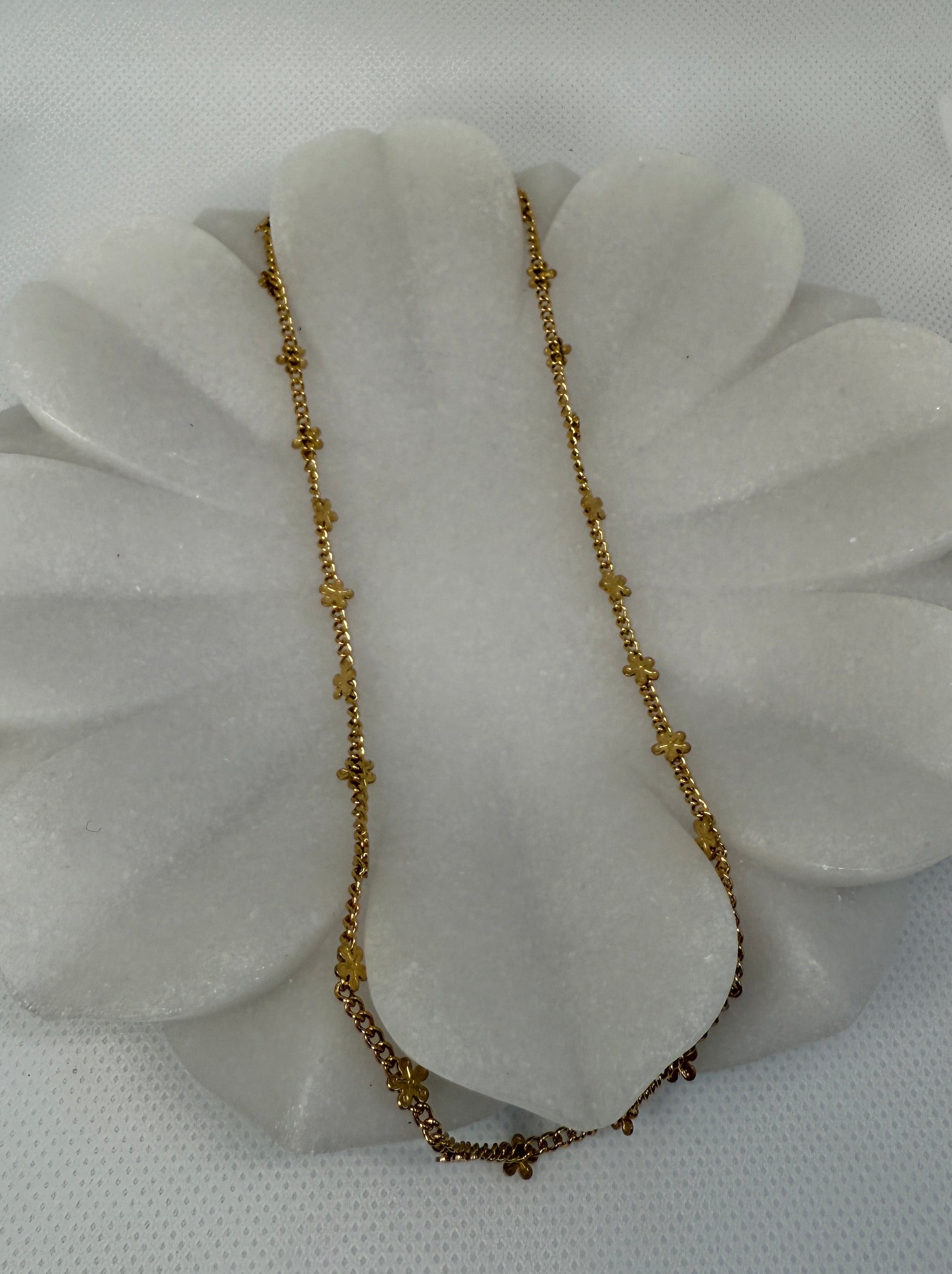 Haisley 18K Gold Non-Tarnish Dainty Flower Chain Necklace