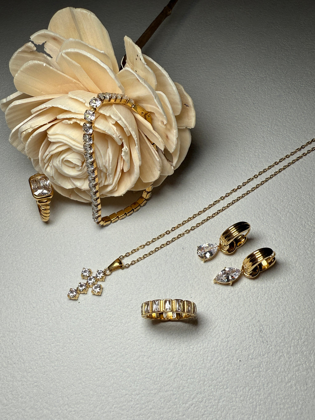 Raimon 18K Gold Non-Tarnish Dainty Cross Necklace