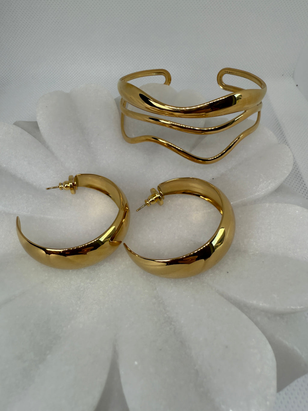 Delacour 18K Gold Non-Tarnish Wavy Cuff Bracelet