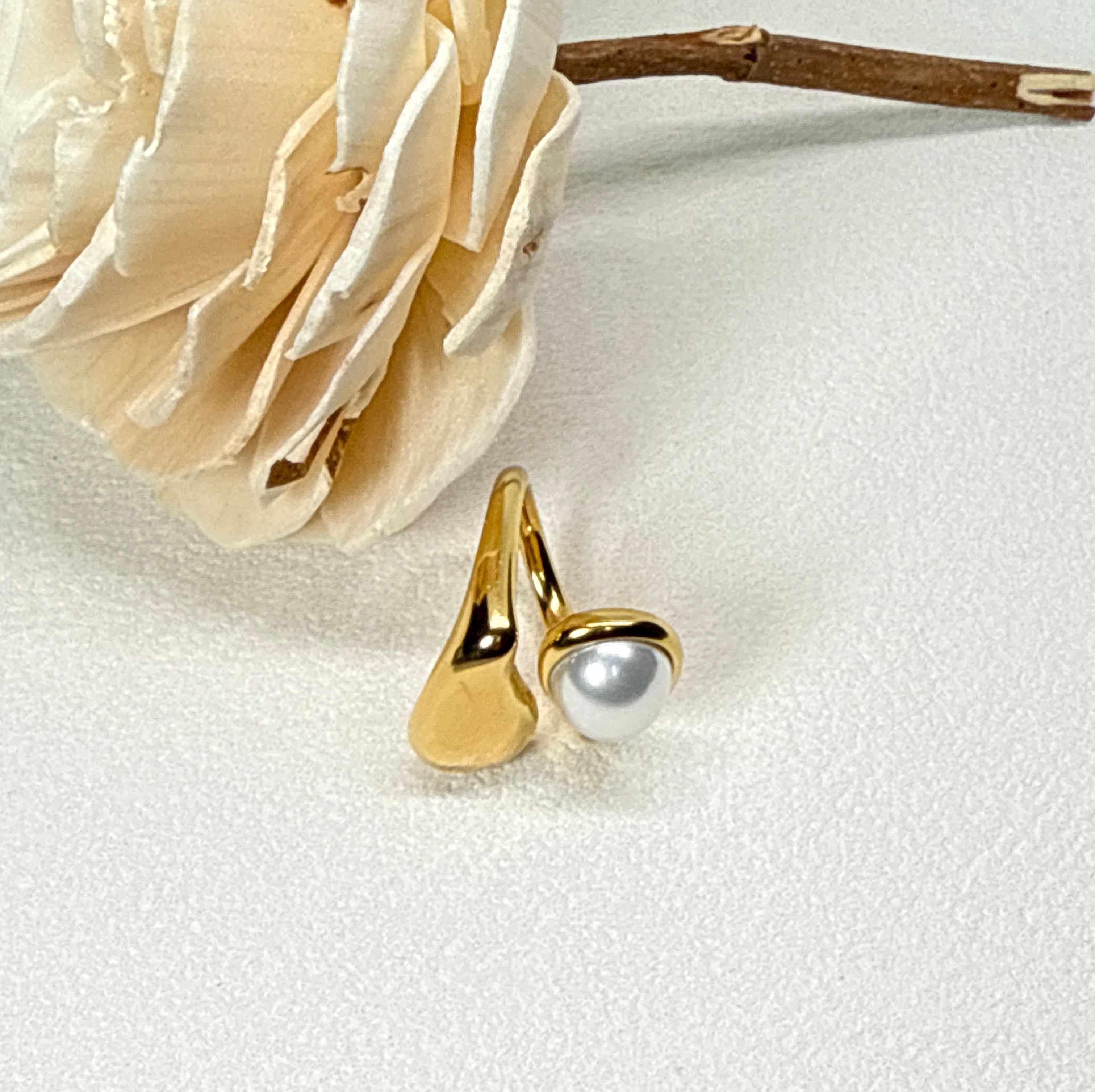 Sloan 18K Gold Non-Tarnish Pearl Wavy Ring