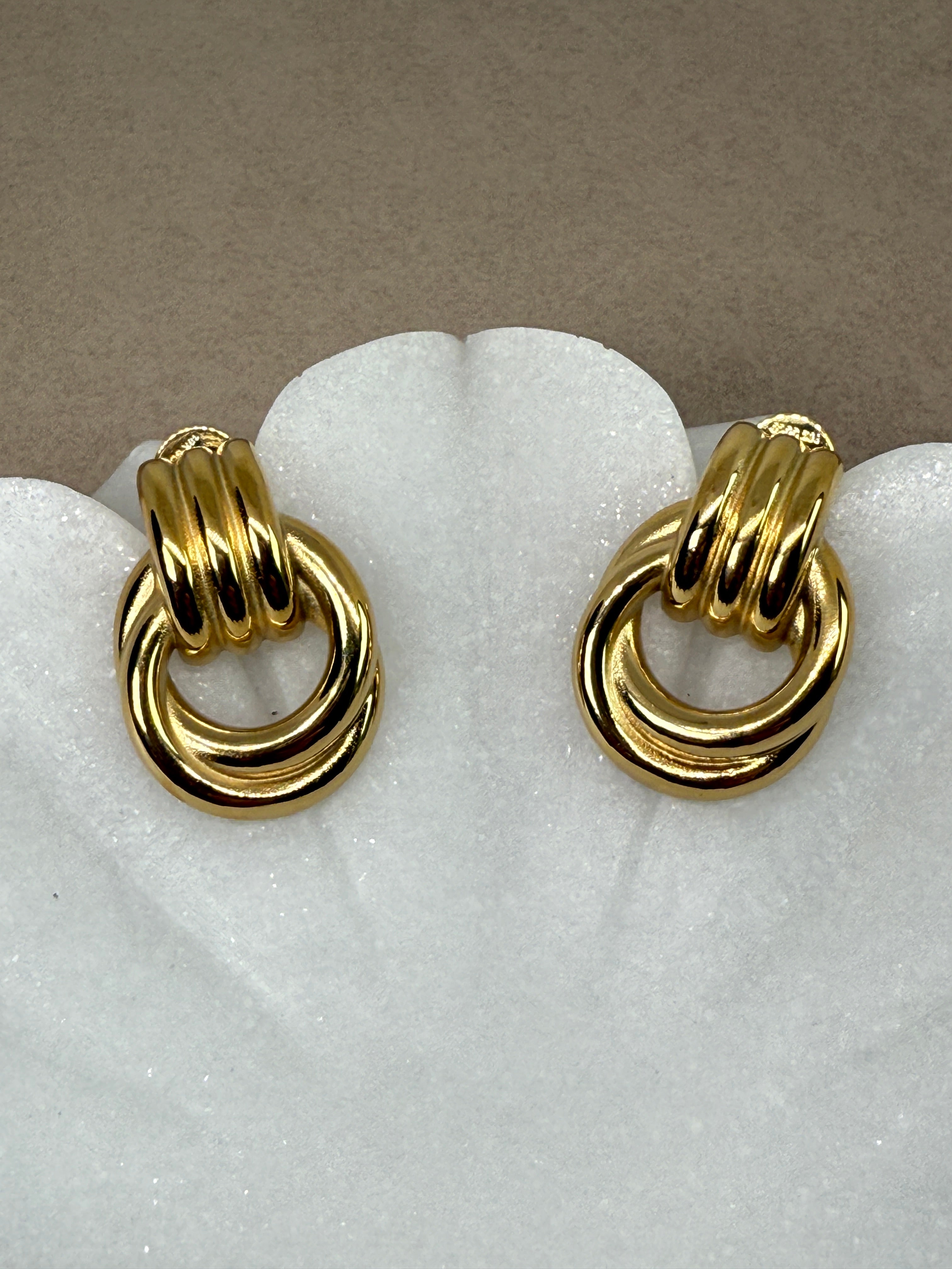 Wanda 18K Gold Non-Tarnish Classic Hoop Earring (Two colors)