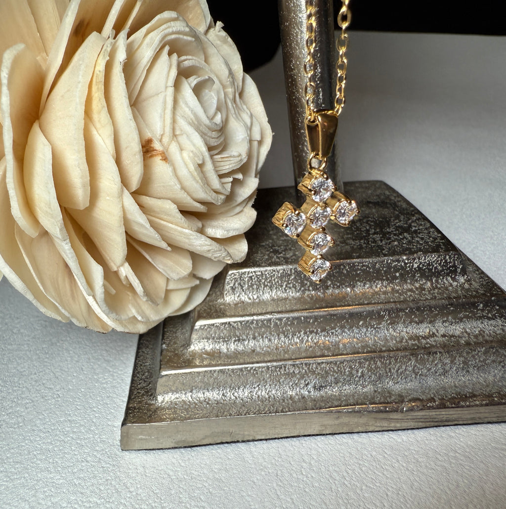 Raimon 18K Gold Non-Tarnish Dainty Cross Necklace