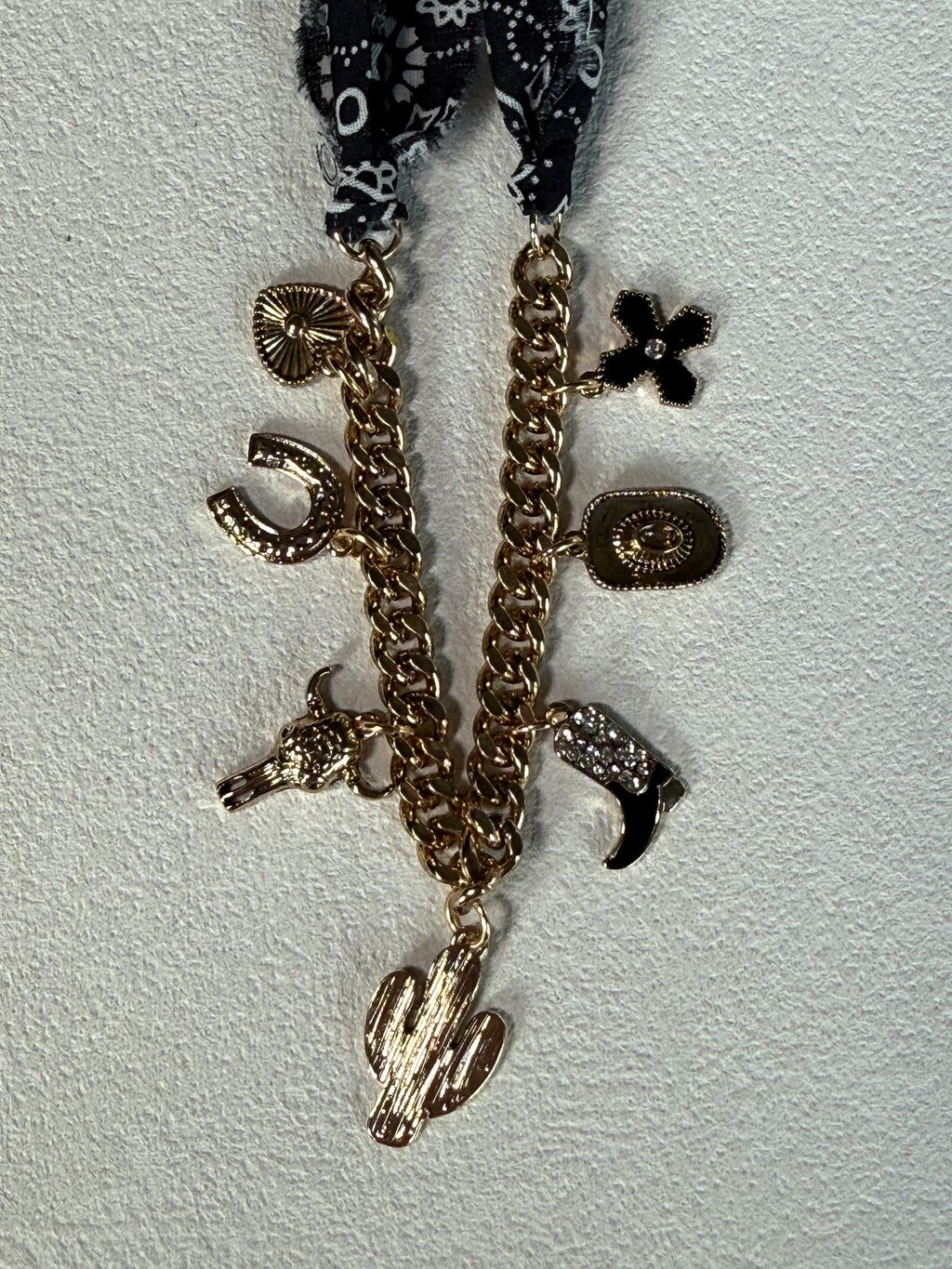 CHARM ANIMAL SCARF NECKLACE-WESTERN CROSS BOOT HAT