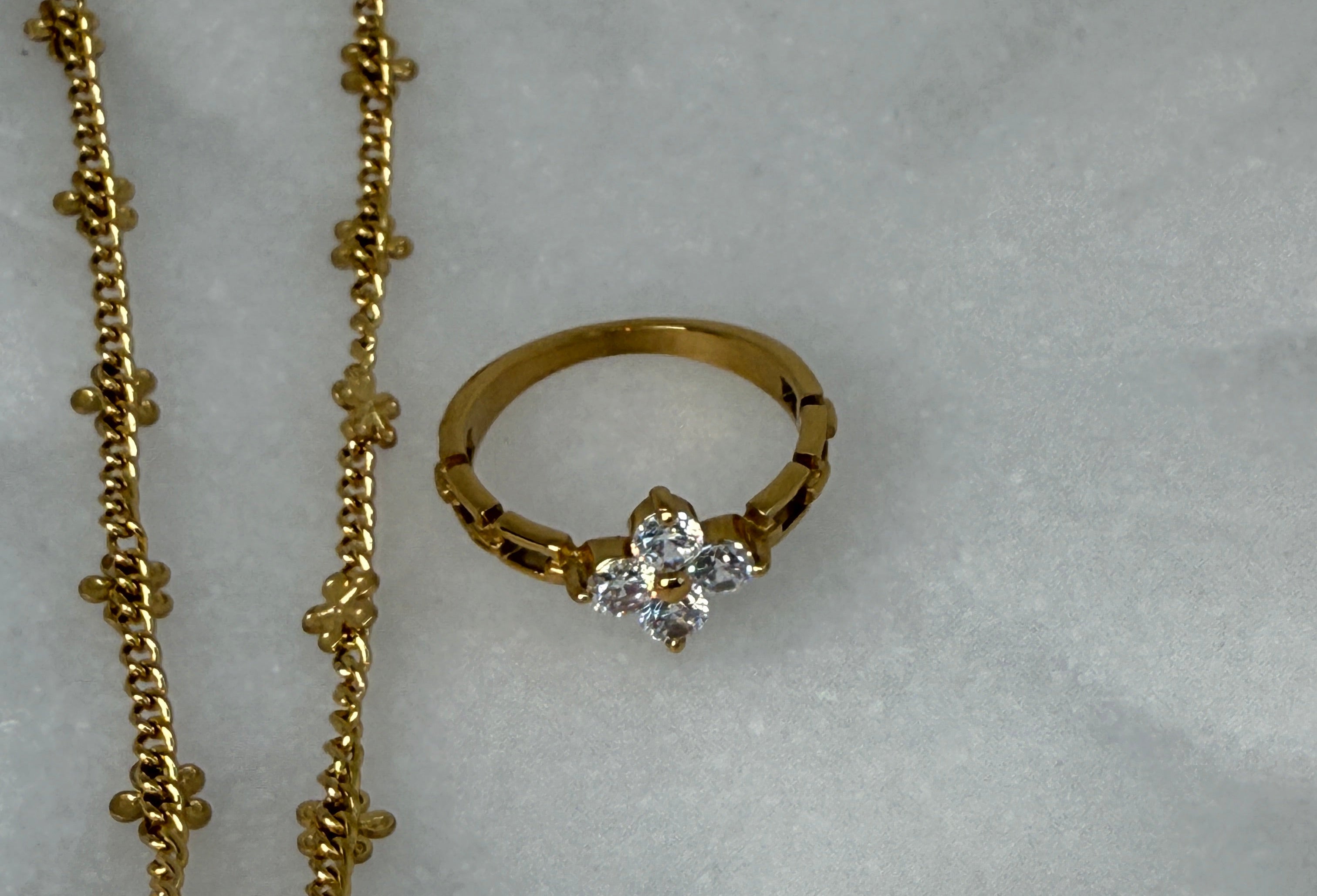 Finn 18K Gold Non-Tarnish Flower Chain Ring