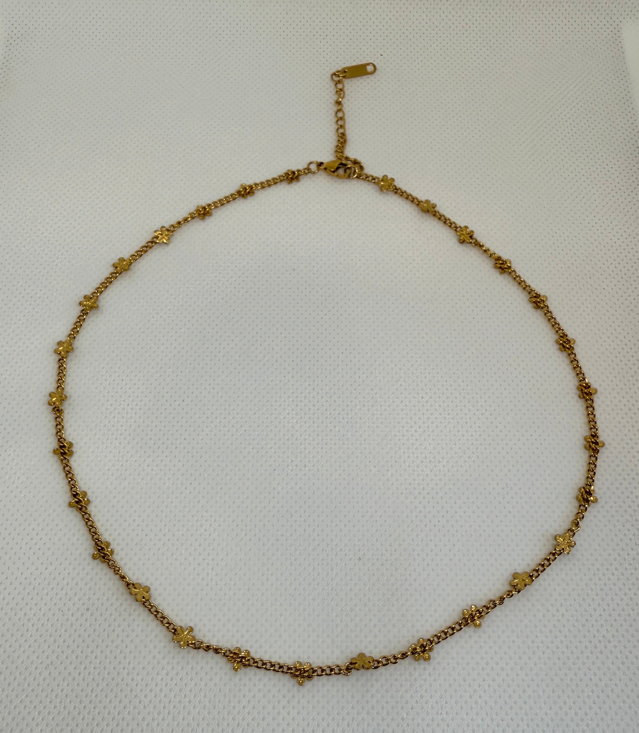 Haisley 18K Gold Non-Tarnish Dainty Flower Chain Necklace