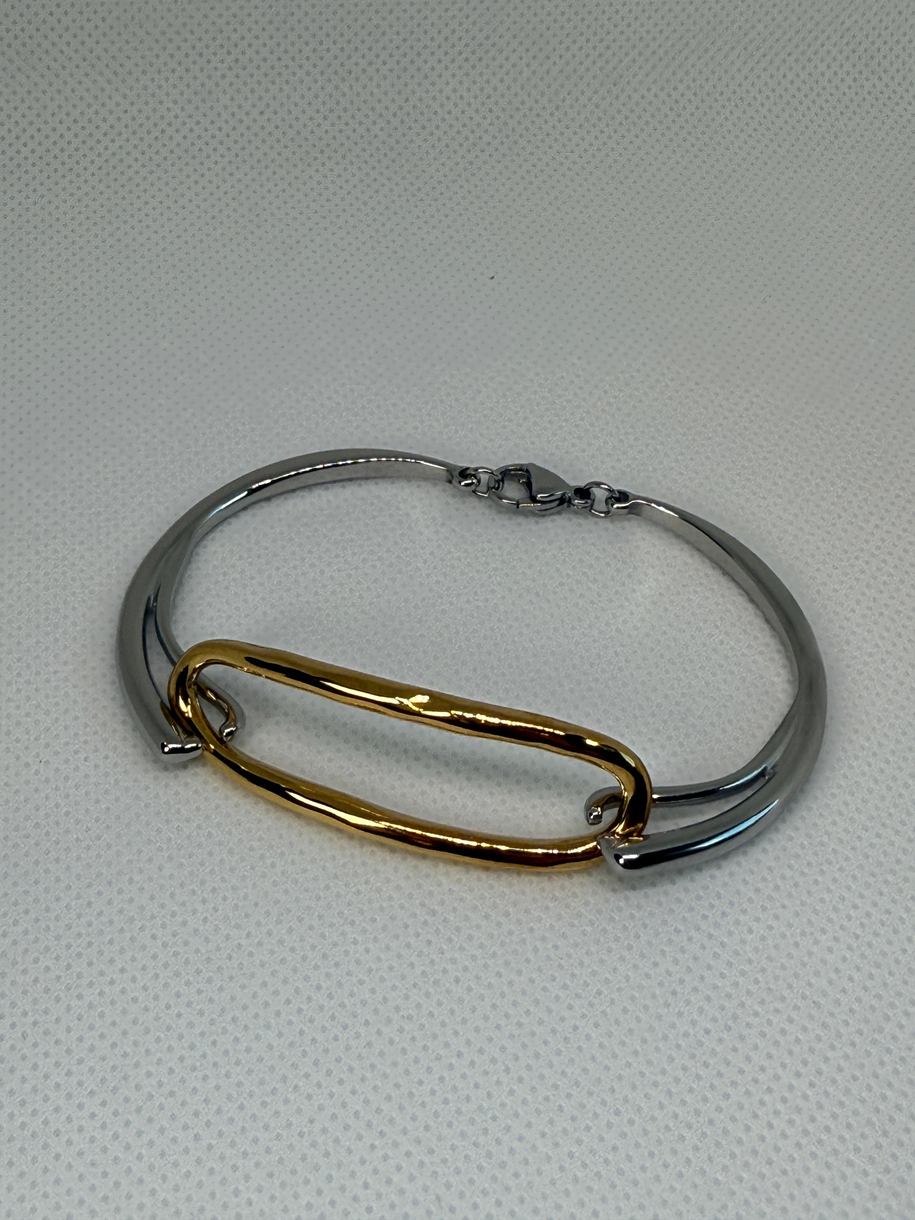 Lilith 18K Non-Tarnish Hoop Bracelet