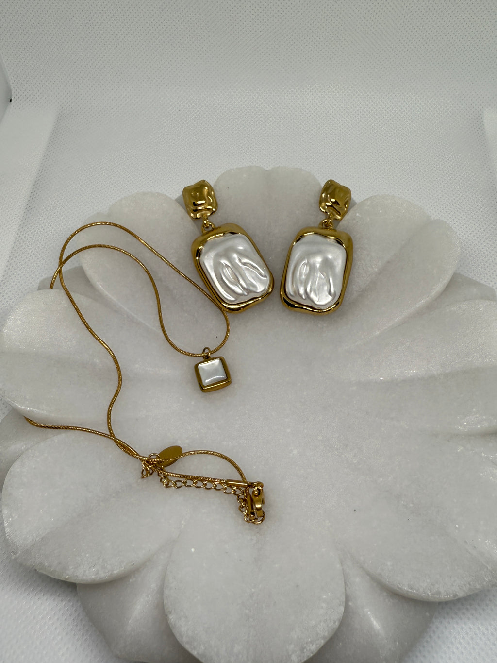 Jacques 18K Gold Non-Tarnish Square Pearl Earring