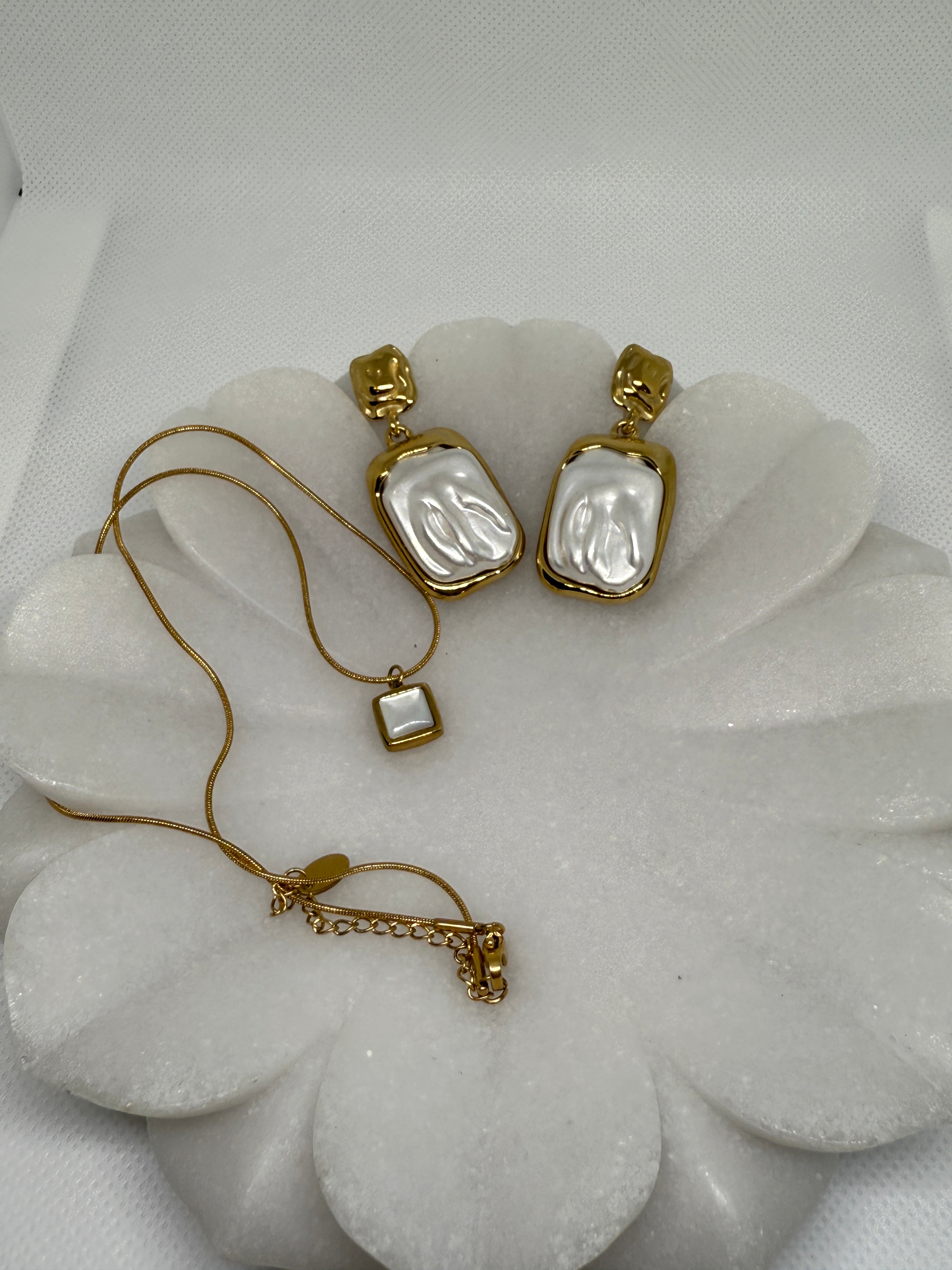 Jacques 18K Gold Non-Tarnish Square Pearl Earring