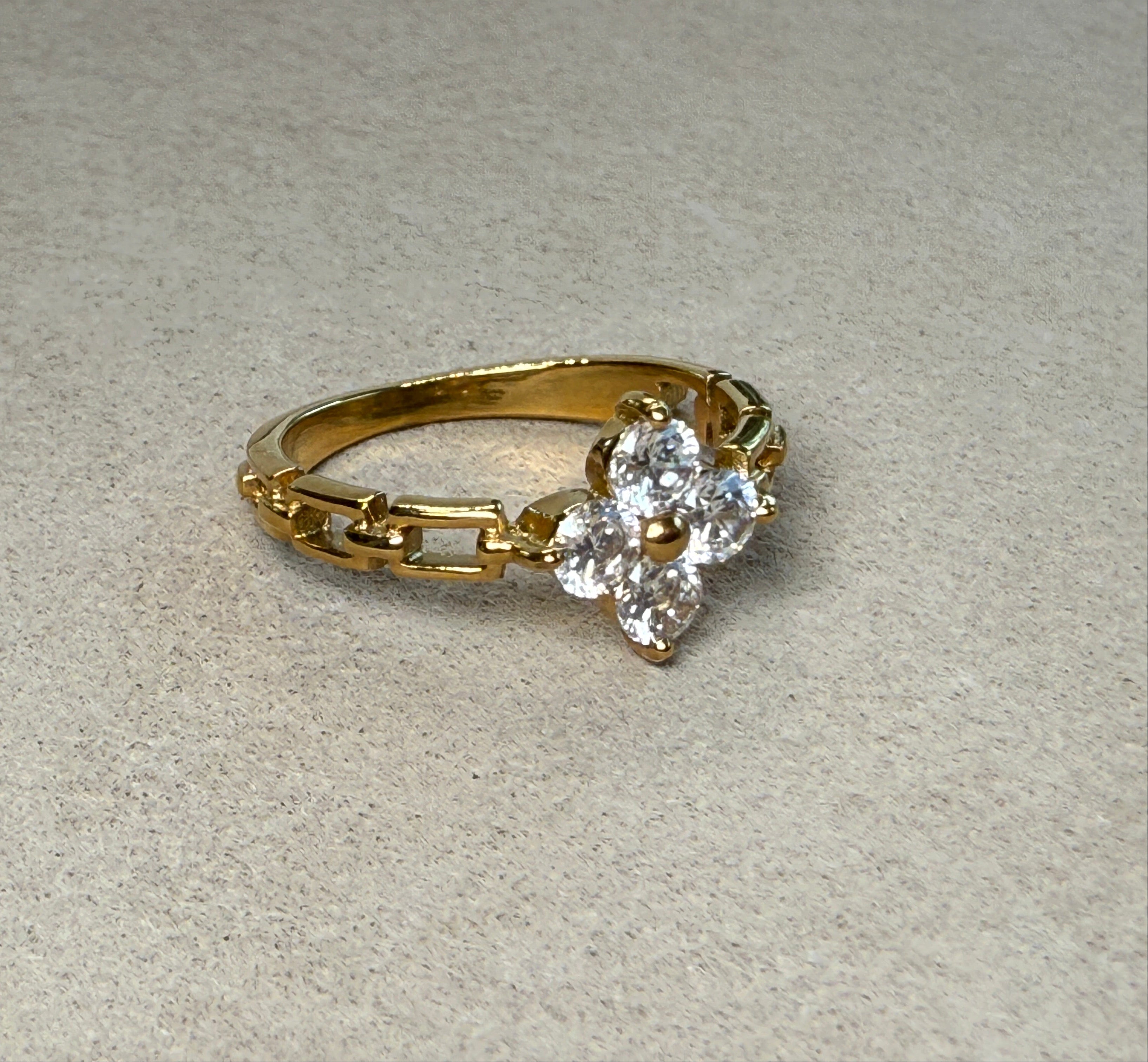 Finn 18K Gold Non-Tarnish Flower Chain Ring