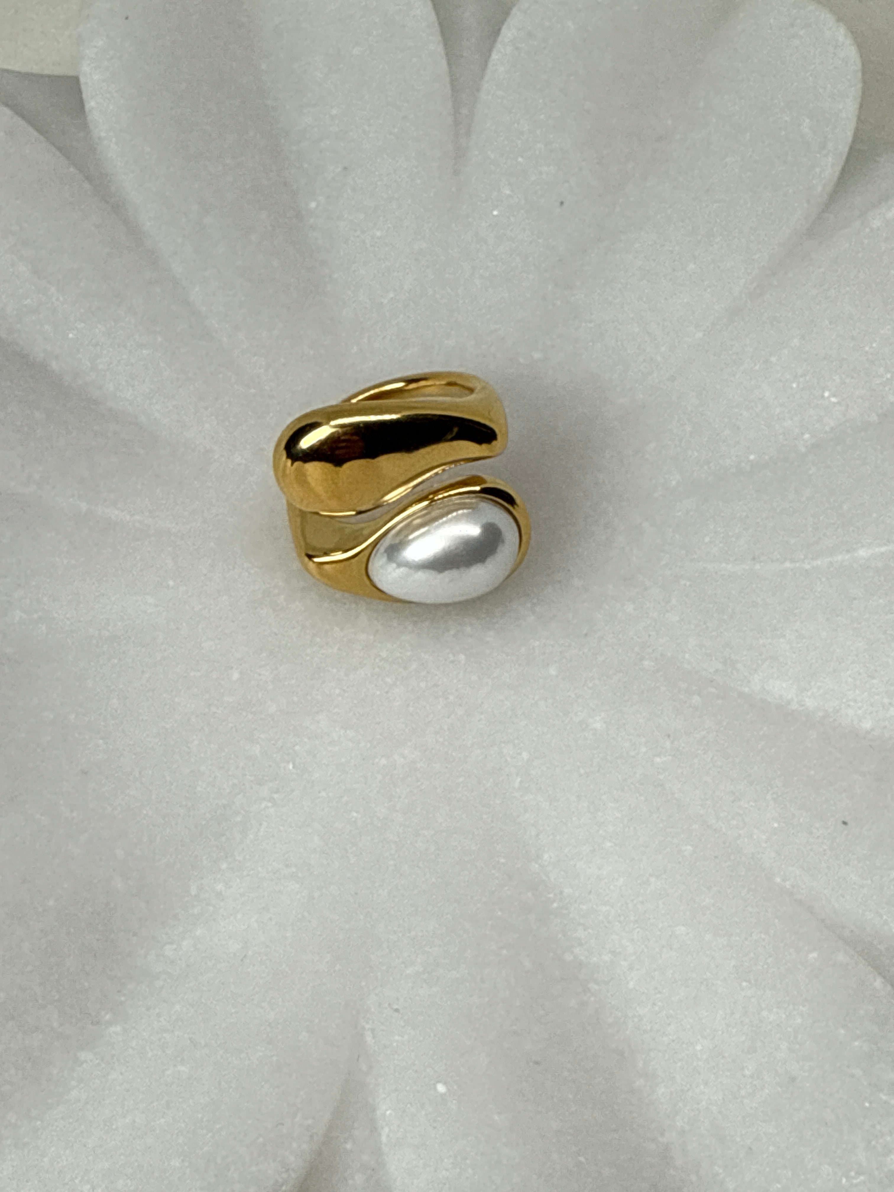 Sloan 18K Gold Non-Tarnish Pearl Wavy Ring