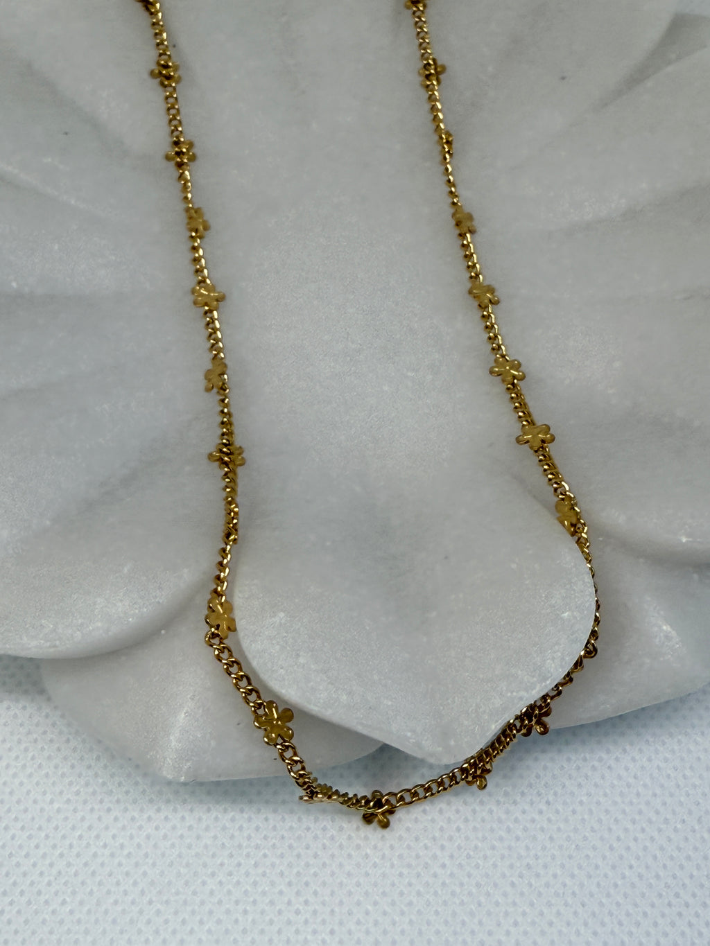 Haisley 18K Gold Non-Tarnish Dainty Flower Chain Necklace