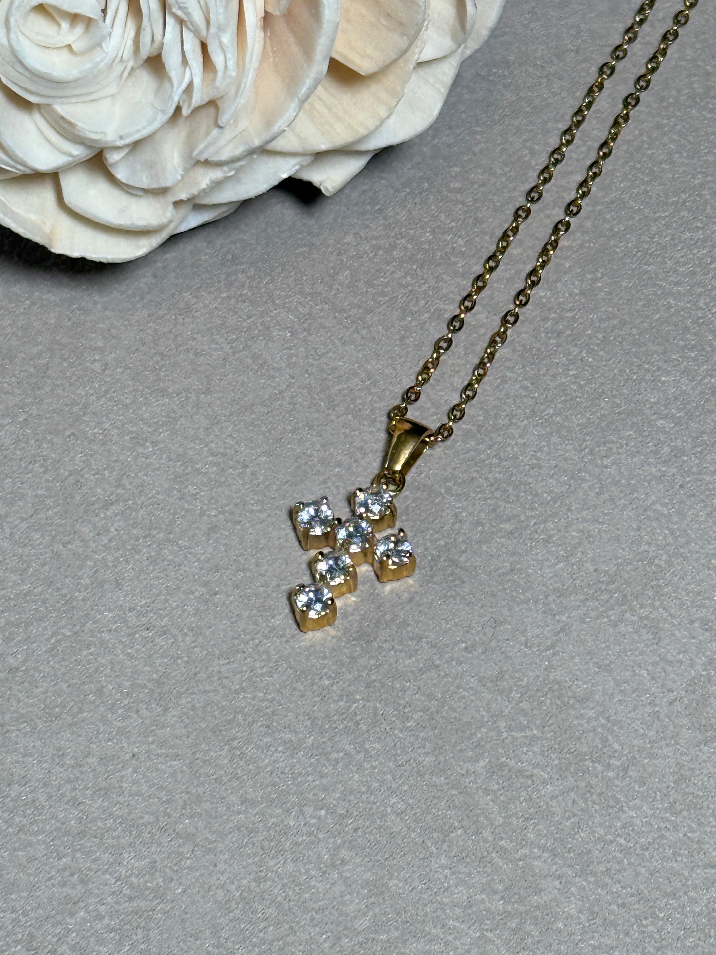 Raimon 18K Gold Non-Tarnish Dainty Cross Necklace
