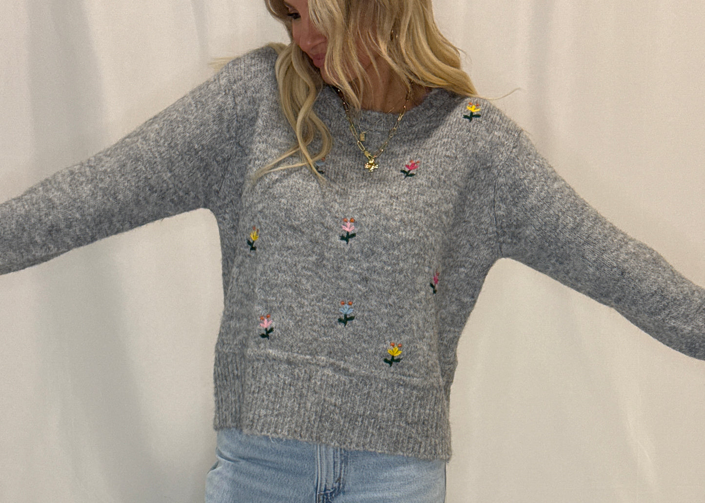 FLOWER EMBROIDERED SWEATER TOP