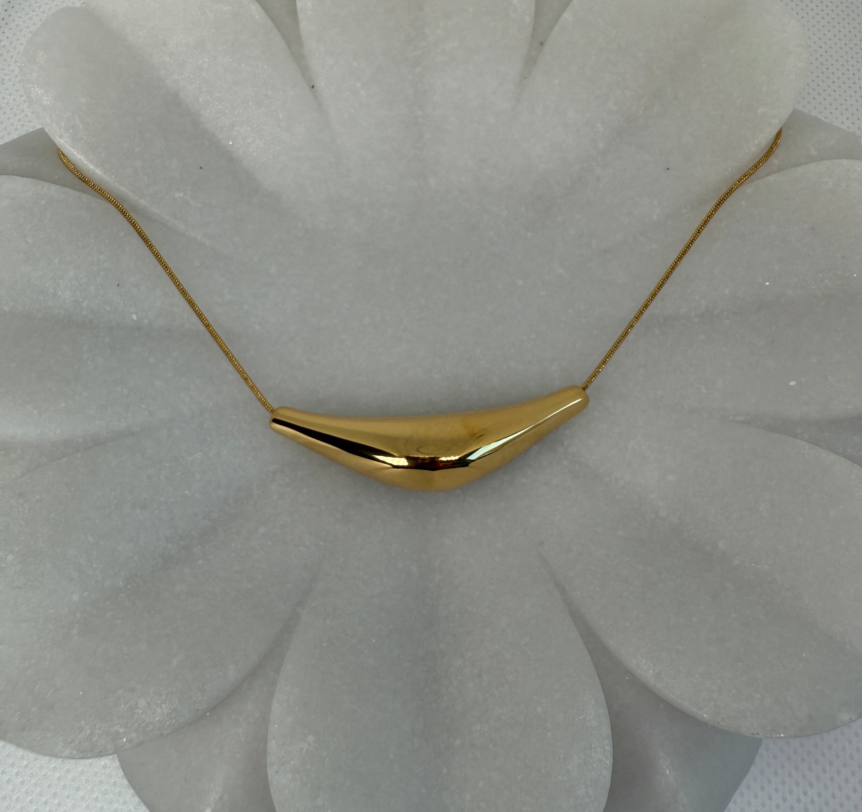 Cendre 18K Gold Non-Tarnish Curve Sweater Necklace